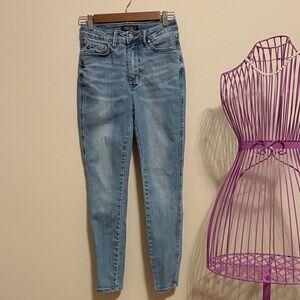 Judy Blue Light Blue Skinny High Rise Jeans